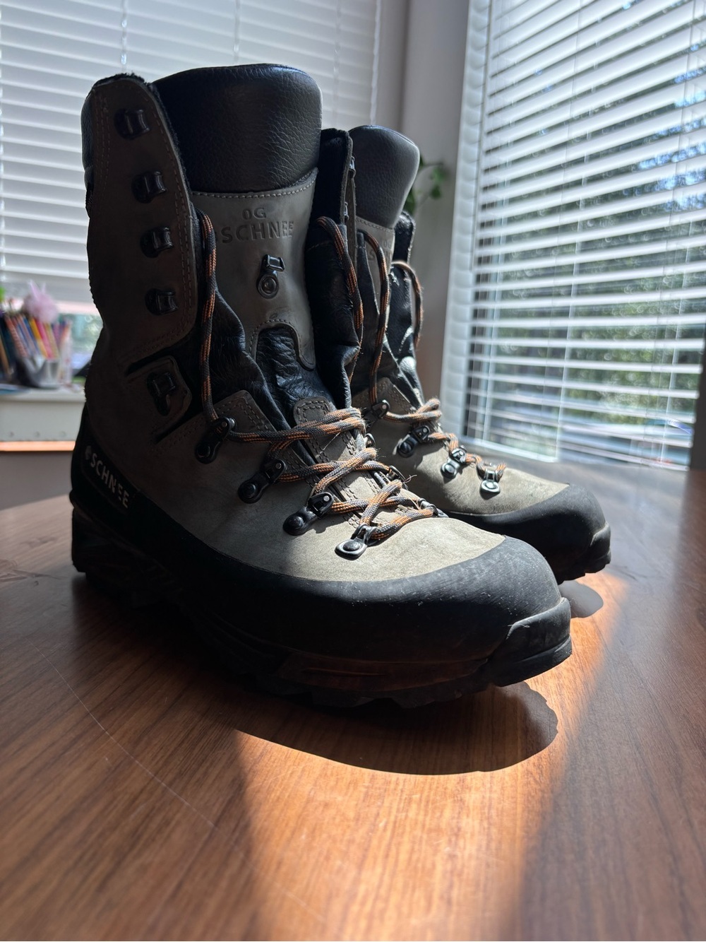 OG Schnee Men's Gray Hiking Boots with Black Accents